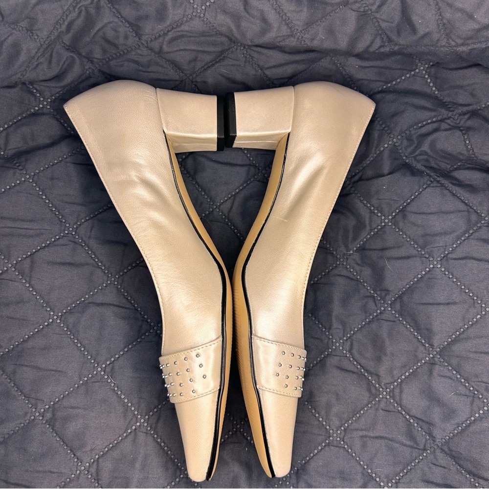 Ros Hommerson Beige Leather Pumps Size 8 4A Extra Narrow Studded Strap Heels - Picture 5 of 10